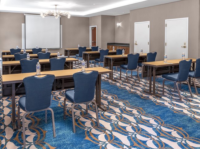 COURTYARD LONG BAR & BISTRO