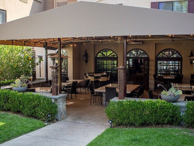 COURTYARD LONG BAR & BISTRO